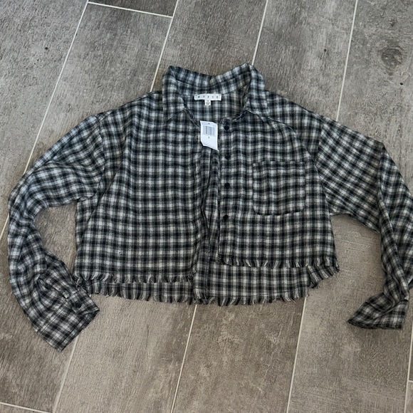 HYFVE Tops - Plaid Cropped Button-Up Shirt